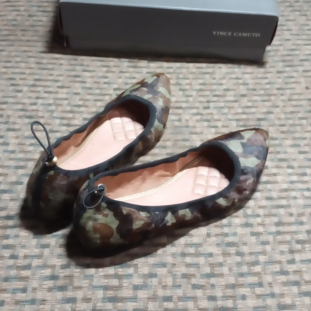Vince Camuto Green and Brown Camouflage Flats - Picture 8 of 12
